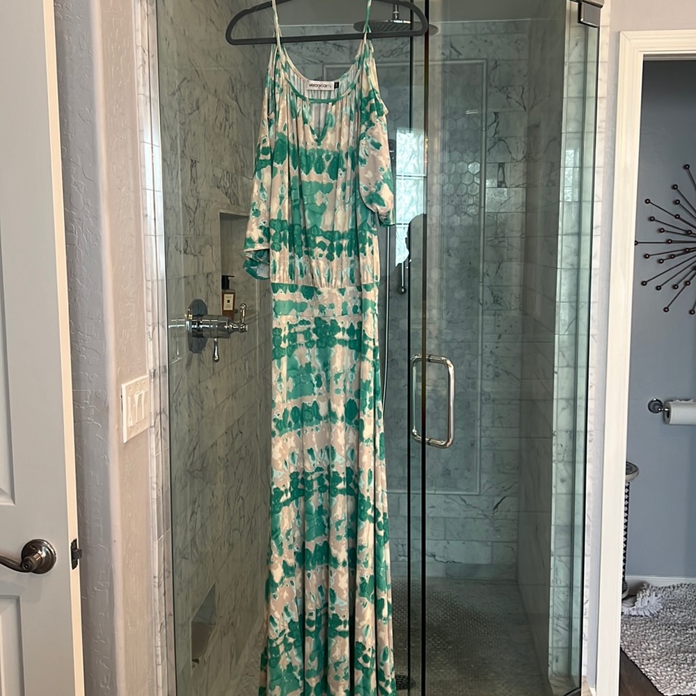 Veronica M dress. Great for a spring or summer evening out or wedding.